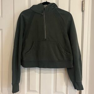 Lululemon Scuba Oversized Half zip EUC. Size XS/S. Color Olive Green.